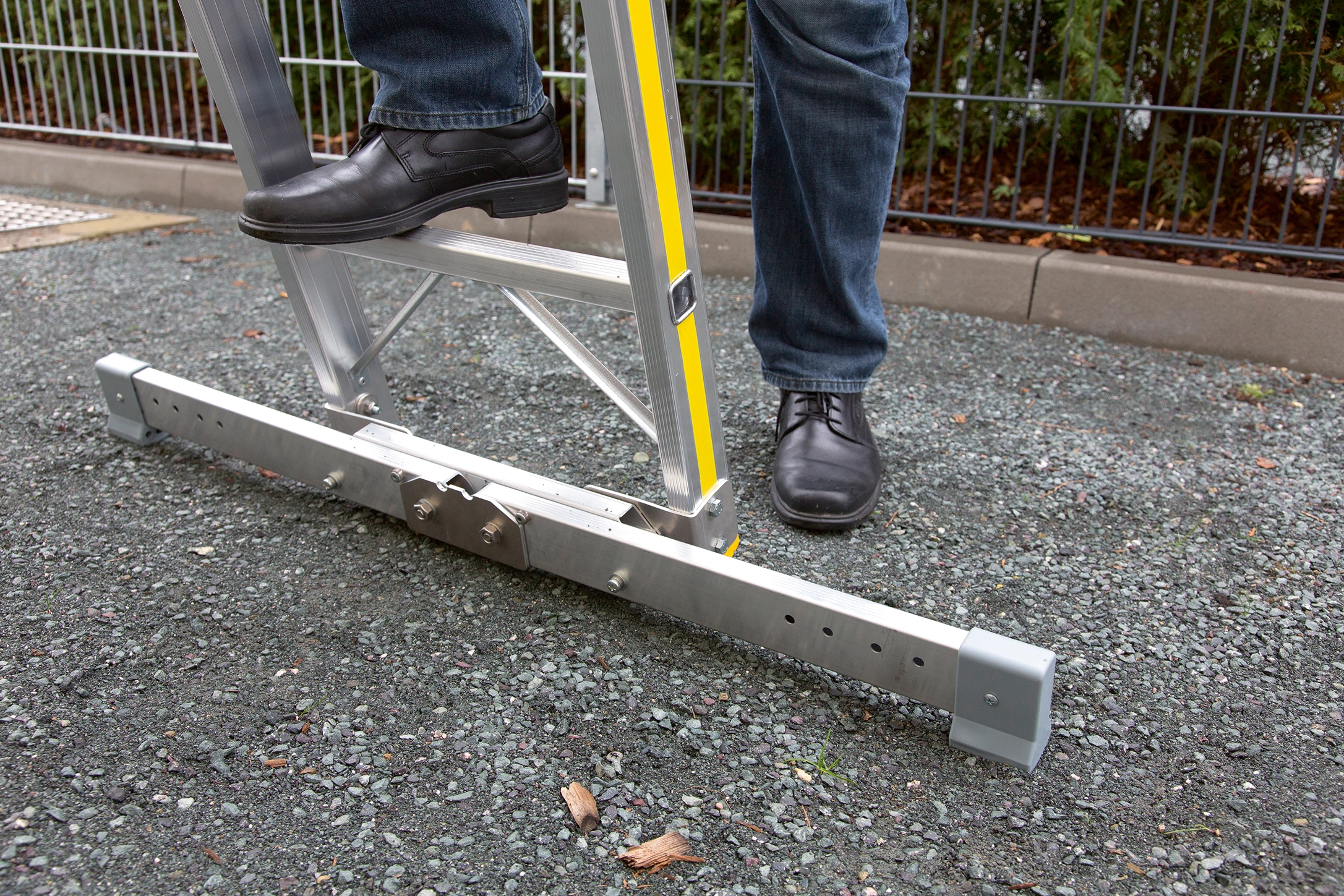 Anlegeleiter Alu, mit Klapptraverse Anlegeleiter Alu, mit Klapptraverse