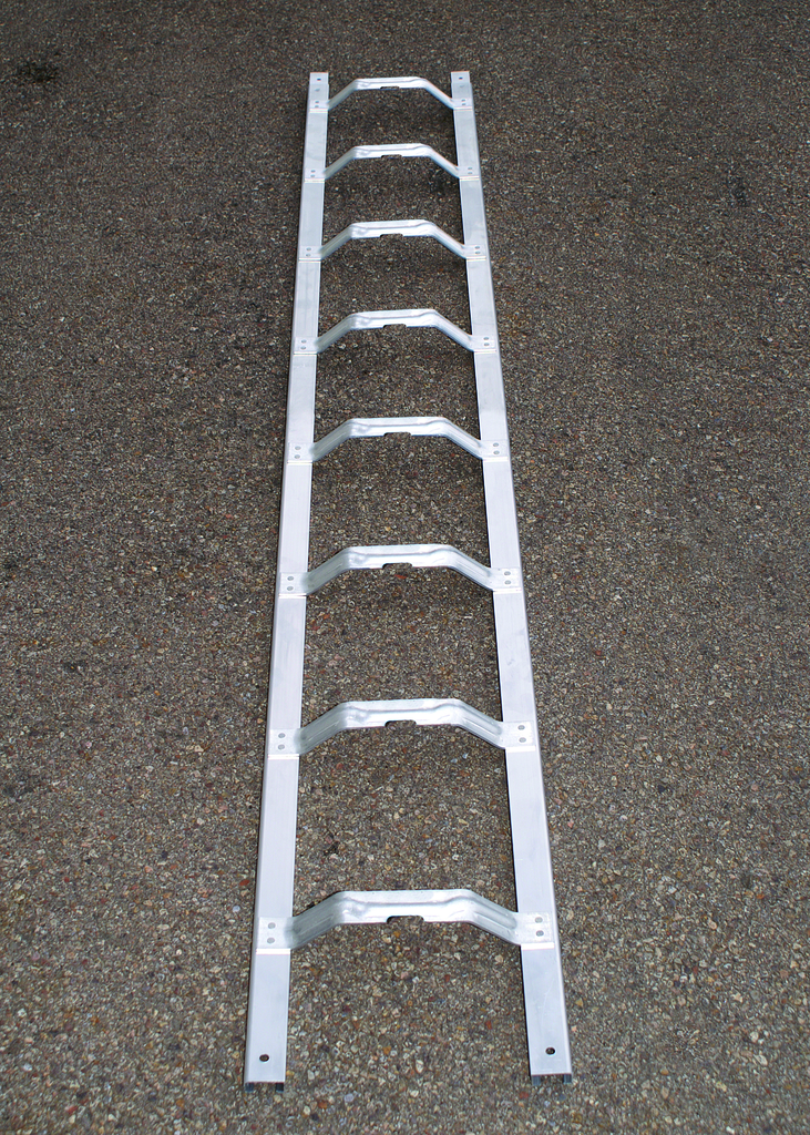 Dachauflegeleitern  Sprossen aus Alu gewölbt. Dachauflegeleitern  Sprossen aus Alu gewölbt.