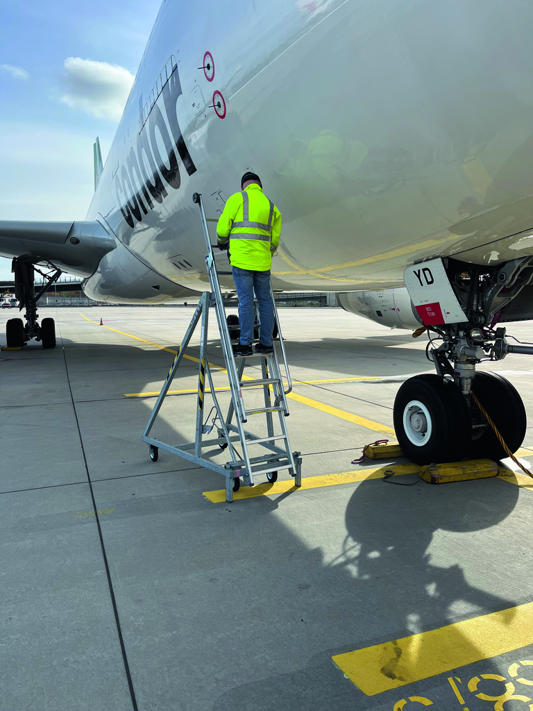 Schiebeleiter mit Fahrgestell Schiebeleiter mit Fahrgestell