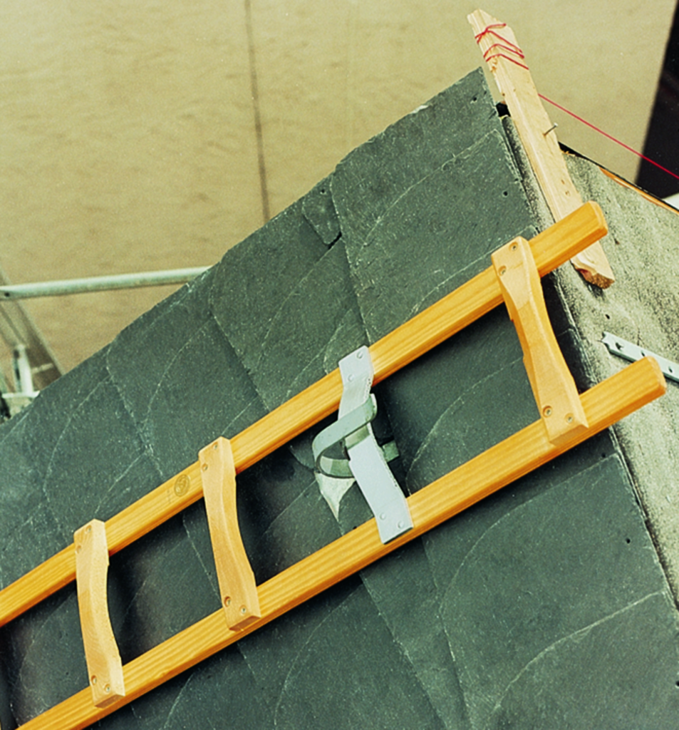 Dachauflegeleitern aus Holz mit Einhängesprosse aus Alu Dachauflegeleitern aus Holz mit Einhängesprosse aus Alu