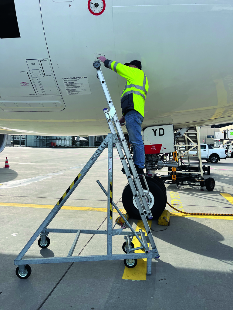 Schiebeleiter mit Fahrgestell Schiebeleiter mit Fahrgestell