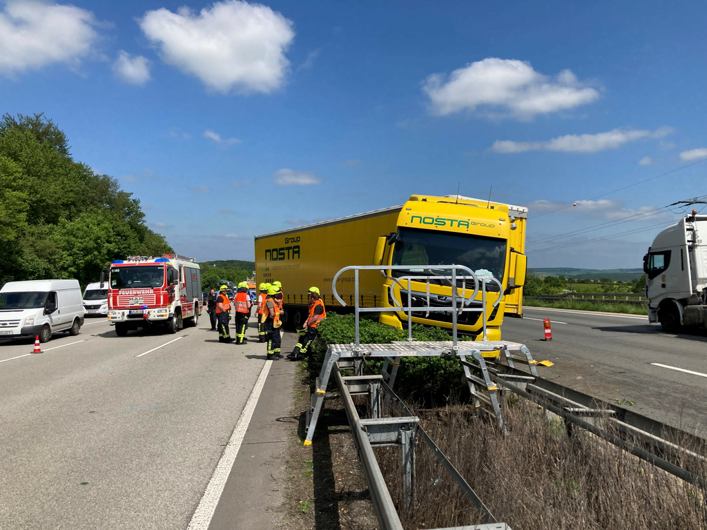 Rettungsplattform Höhenverstellbar 0,82 m bis 1,44m